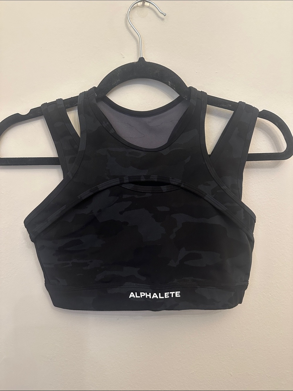 Alphalete Black Camo High-Neck Crop Keyhole Sports Bra Sz S Workout Gym Fitness